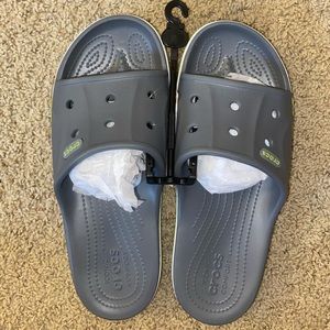 Unisex gray Bayaband crocs! NWT. Super cute🤍